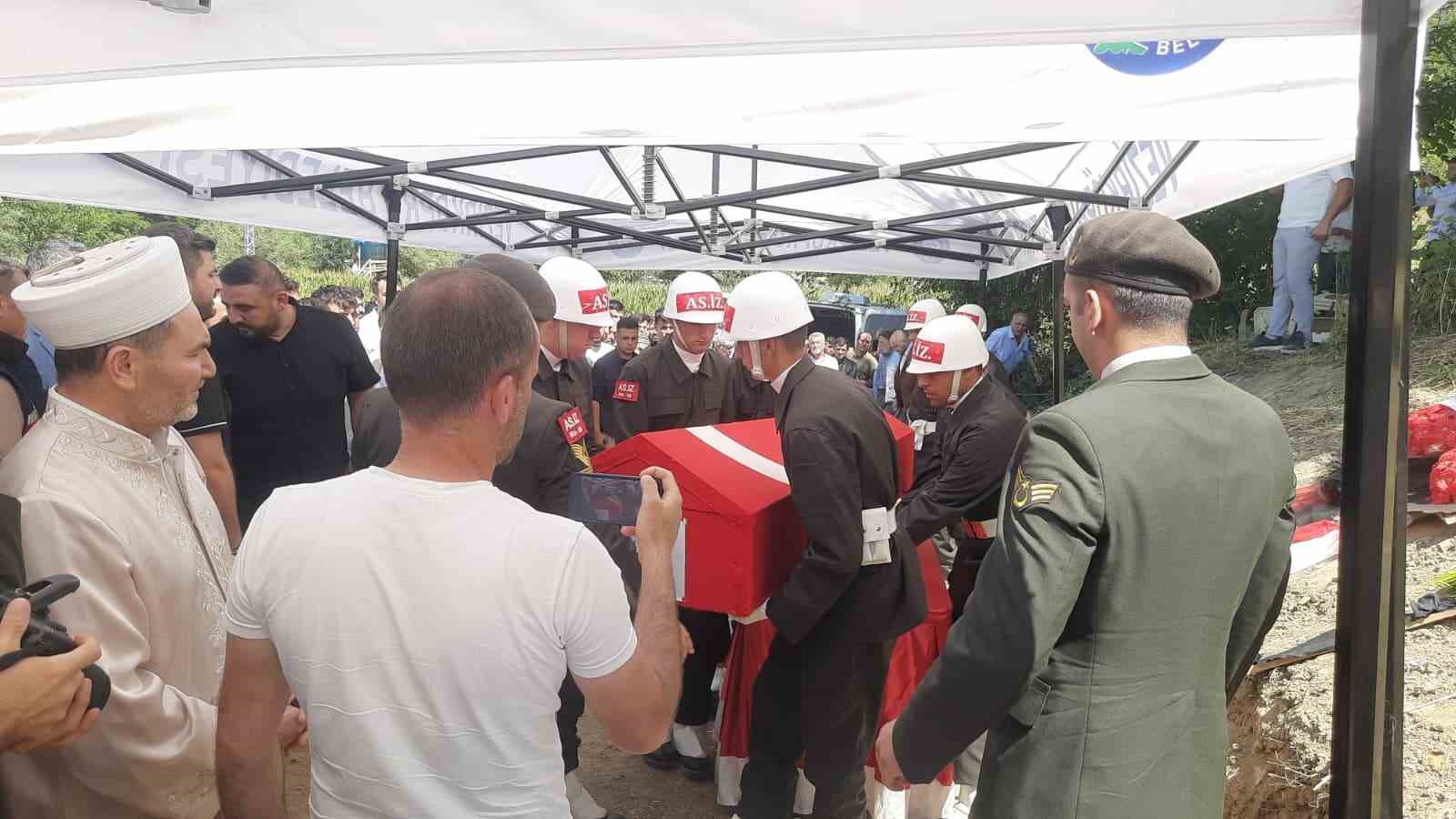 Trafik kazasında ölen uzman çavuş, memleketinde toprağa verildi 