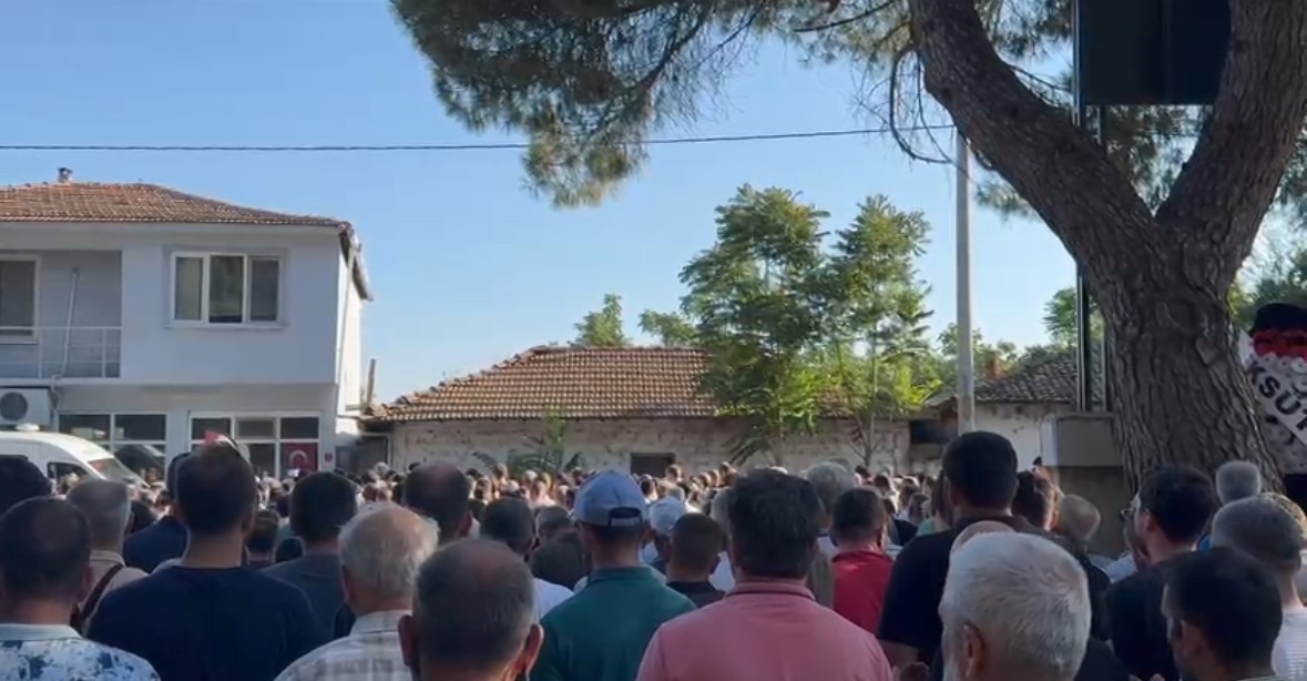 Teksüt fabrikası yangınında hayatını kaybeden Ahmet İzmirli toprağa verildi 