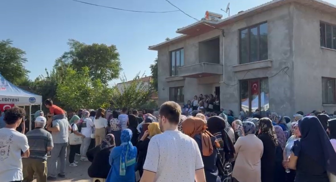 Teksüt fabrikası yangınında hayatını kaybeden Ahmet İzmirli toprağa verildi 