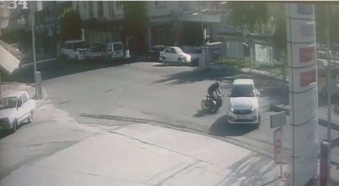 Siverek’te hatalı dönüş yapan otomobil kazaya neden oldu 