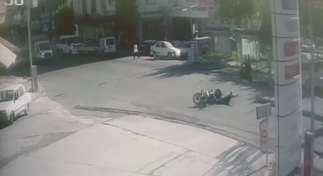 Siverek’te hatalı dönüş yapan otomobil kazaya neden oldu 