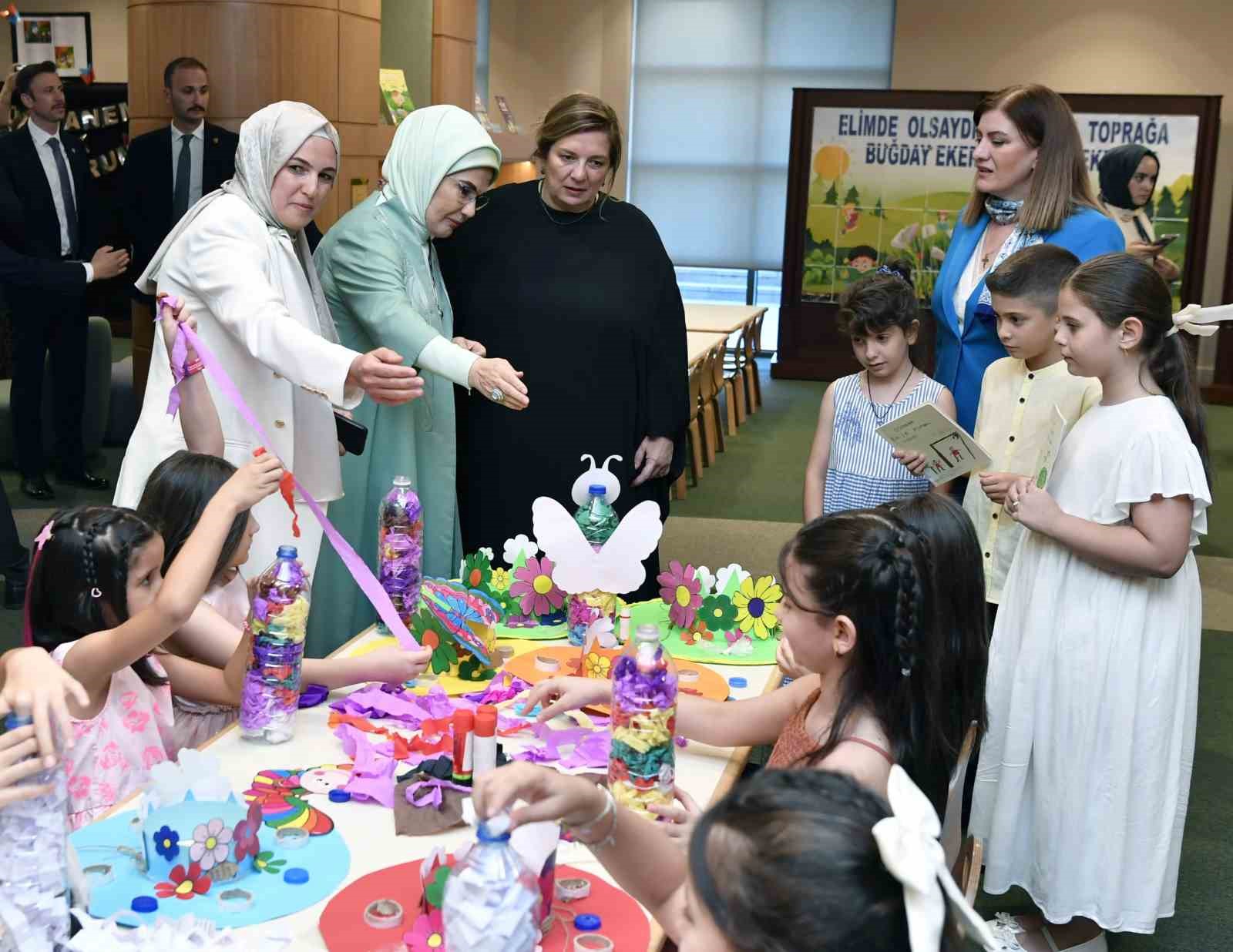 Emine Erdoğan, Gürcistan Cumhurbaşkanı Kavelashvili’nin eşiyle Millet Kütüphanesi’ni ziyaret etti 