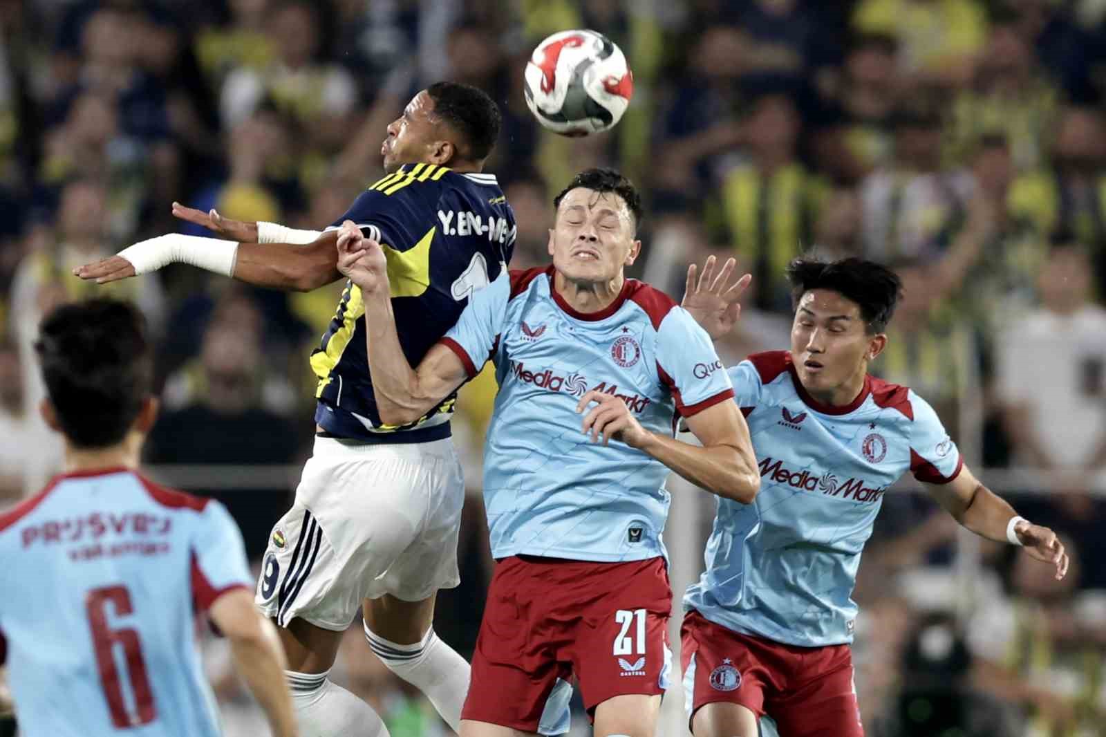 UEFA Şampiyonlar Ligi: Fenerbahçe: 2 - Feyenoord: 1 (İlk yarı) 