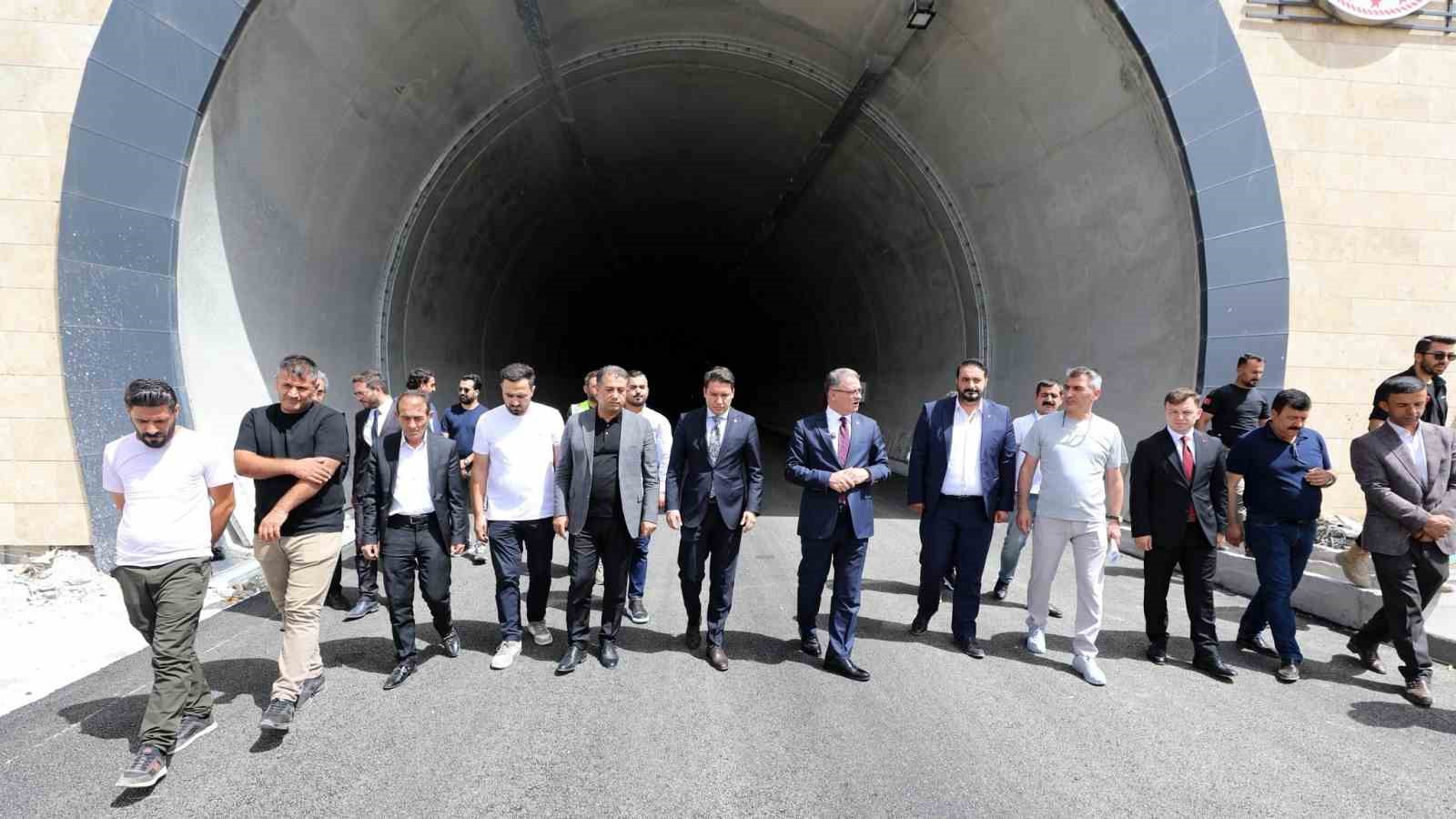 Güzeldere Tüneli’nin ikinci tüpünde çalışmalar sona doğru 