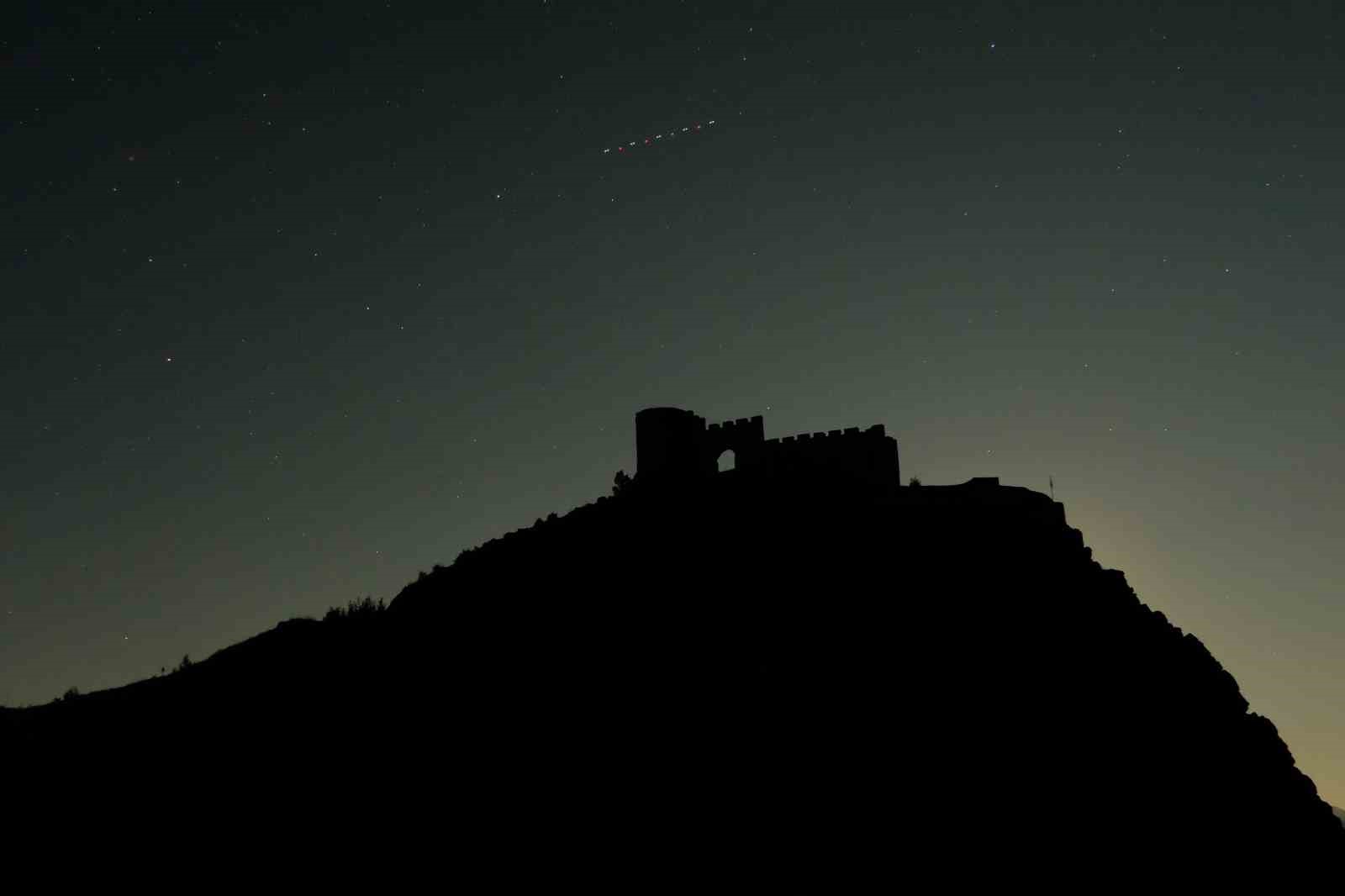 700 yıllık Kov Kalesi’nde perseid meteor yağmuru büyüledi 