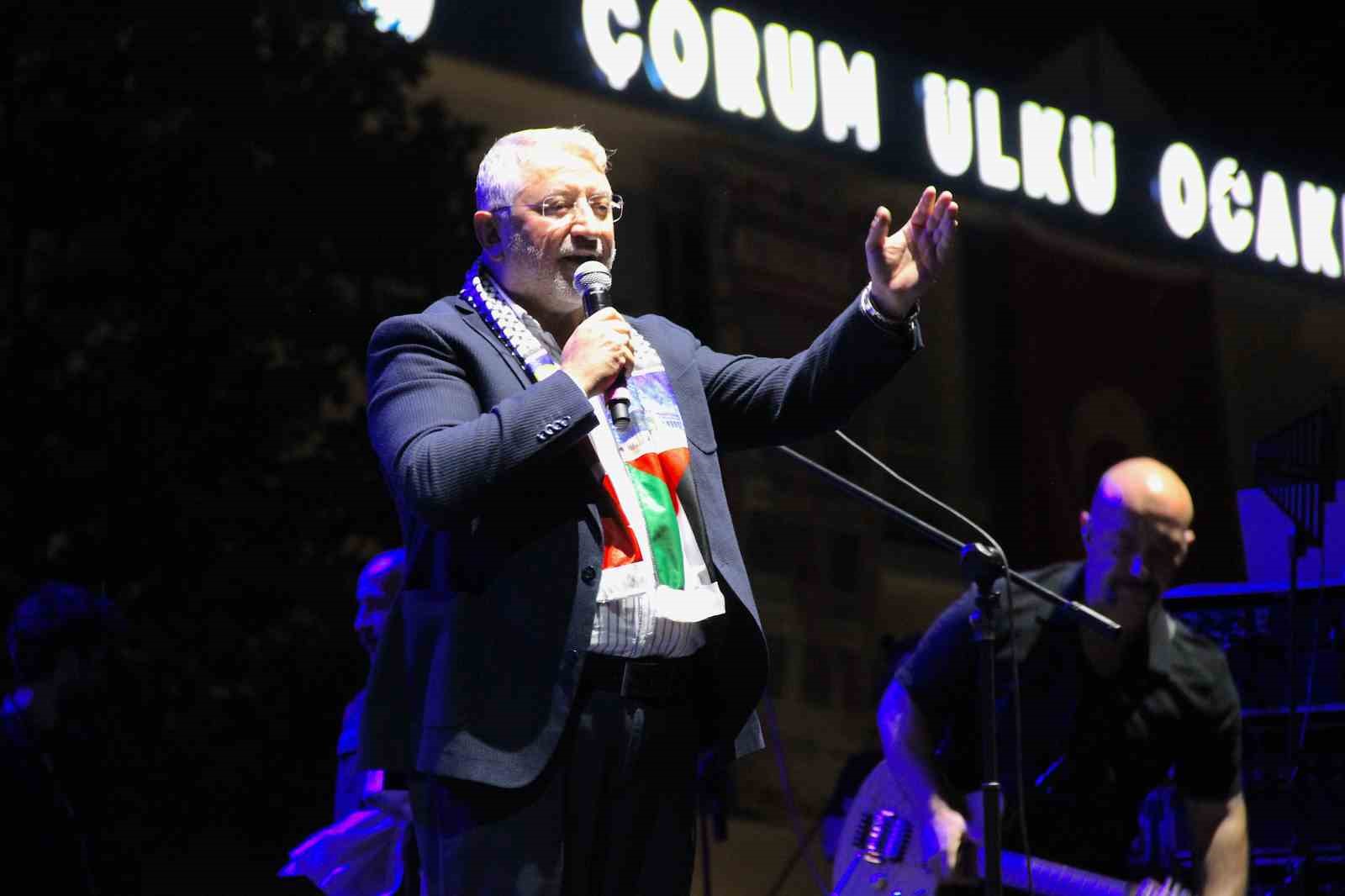 Çorum’da Haluk Levent ve Zara rüzgarı esti 