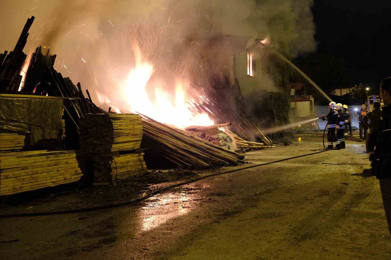 Erzincan’da Keresteciler Sitesinde yangın 
