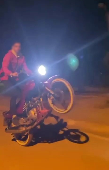 Sosyal medya paylaşımı uğruna canını hiçe sayan motosikletliye ceza yağdı 