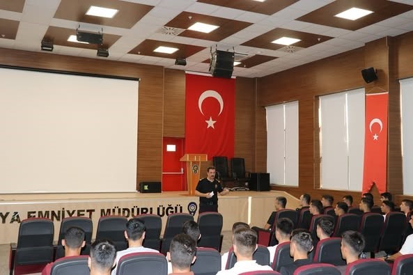 Kütahya’da göreve başlayan polislere oryantasyon ve farkındalık eğitimi 