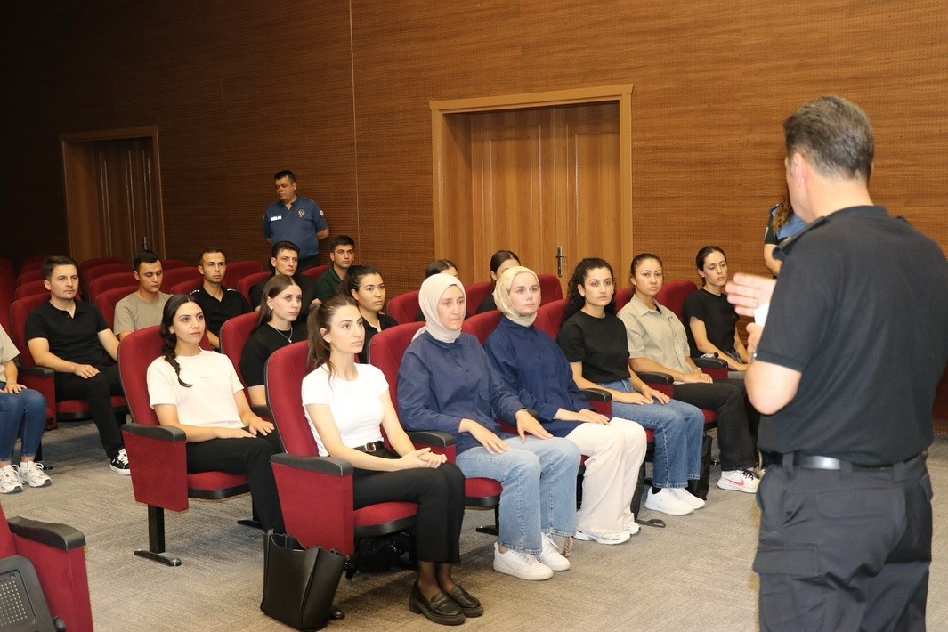 Kütahya’da göreve başlayan polislere oryantasyon ve farkındalık eğitimi 