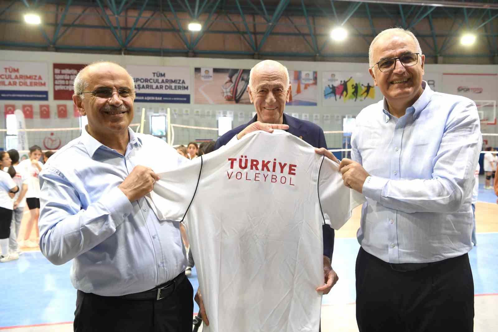 Büyükşehir’den Voleybol Lisesi’ne arazi desteği 