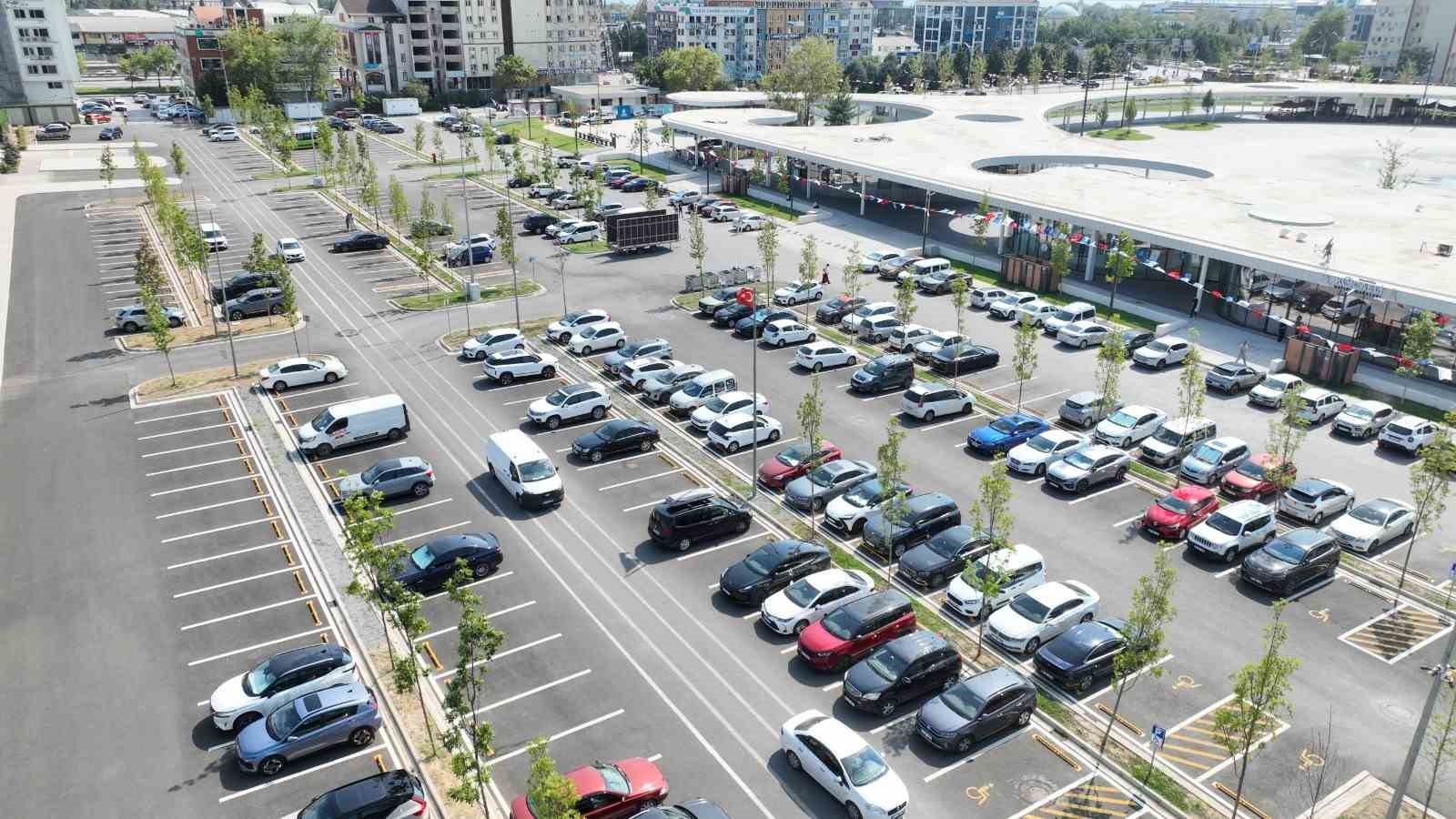 Milli İrade Meydanı otoparkıyla rahatlık sağlıyor 