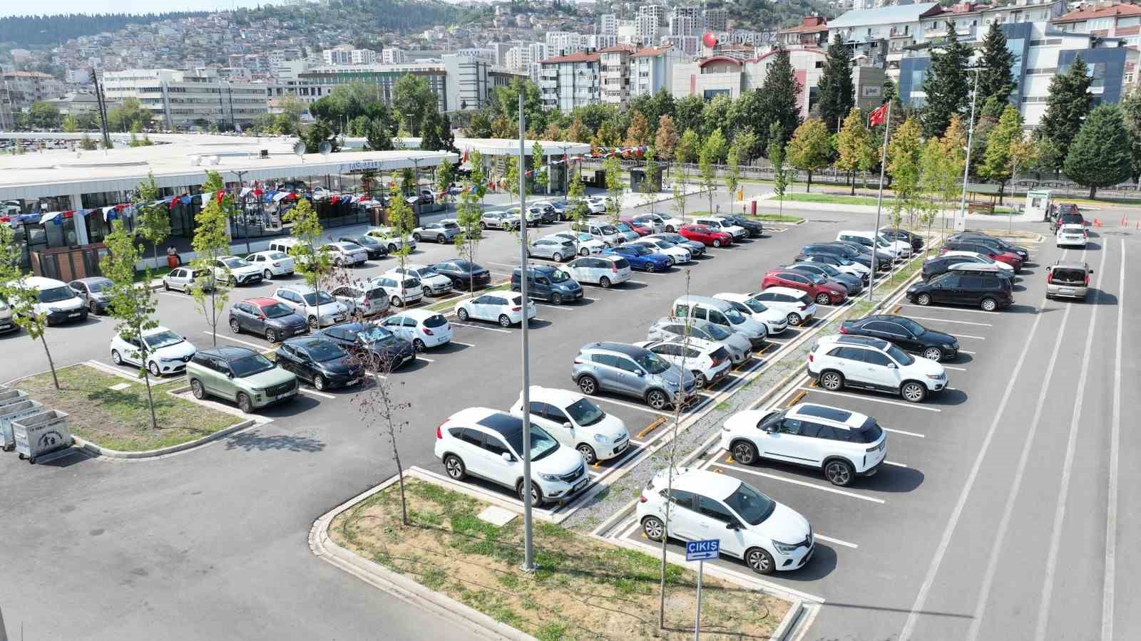 Milli İrade Meydanı otoparkıyla rahatlık sağlıyor 