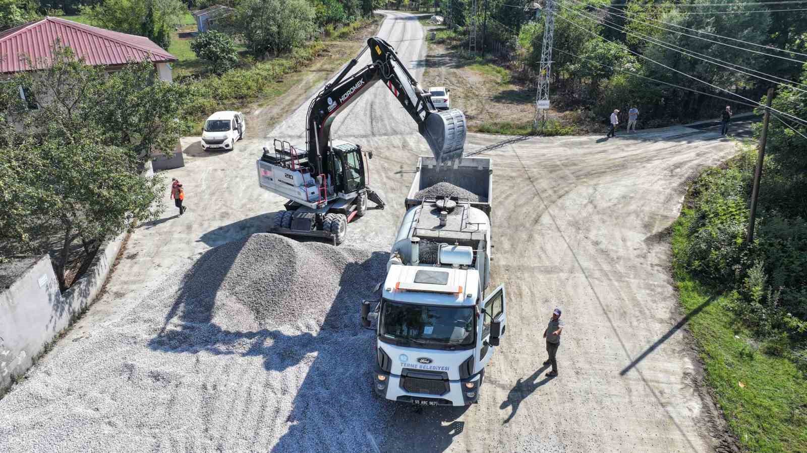 Bakanlıktan Terme Belediyesi’ne 10 milyonluk ekskavatör desteği 