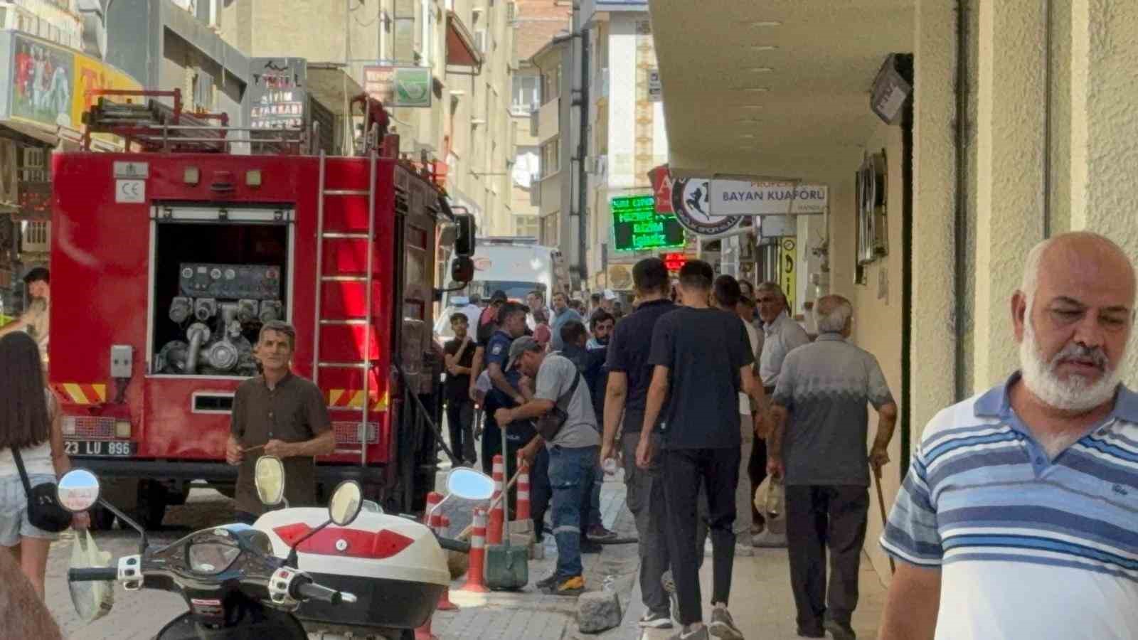 Elazığ’da apartman dairesinde korkutan yangın 