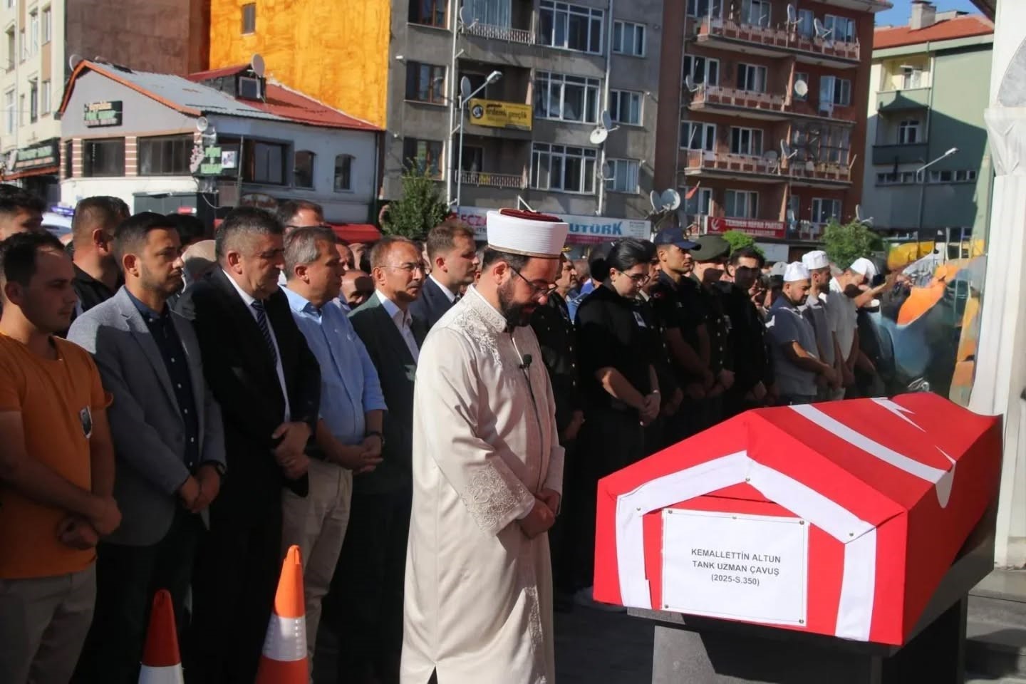 Genç yaşta hayatını kaybeden Bolulu asker son yolculuğuna uğurlandı 