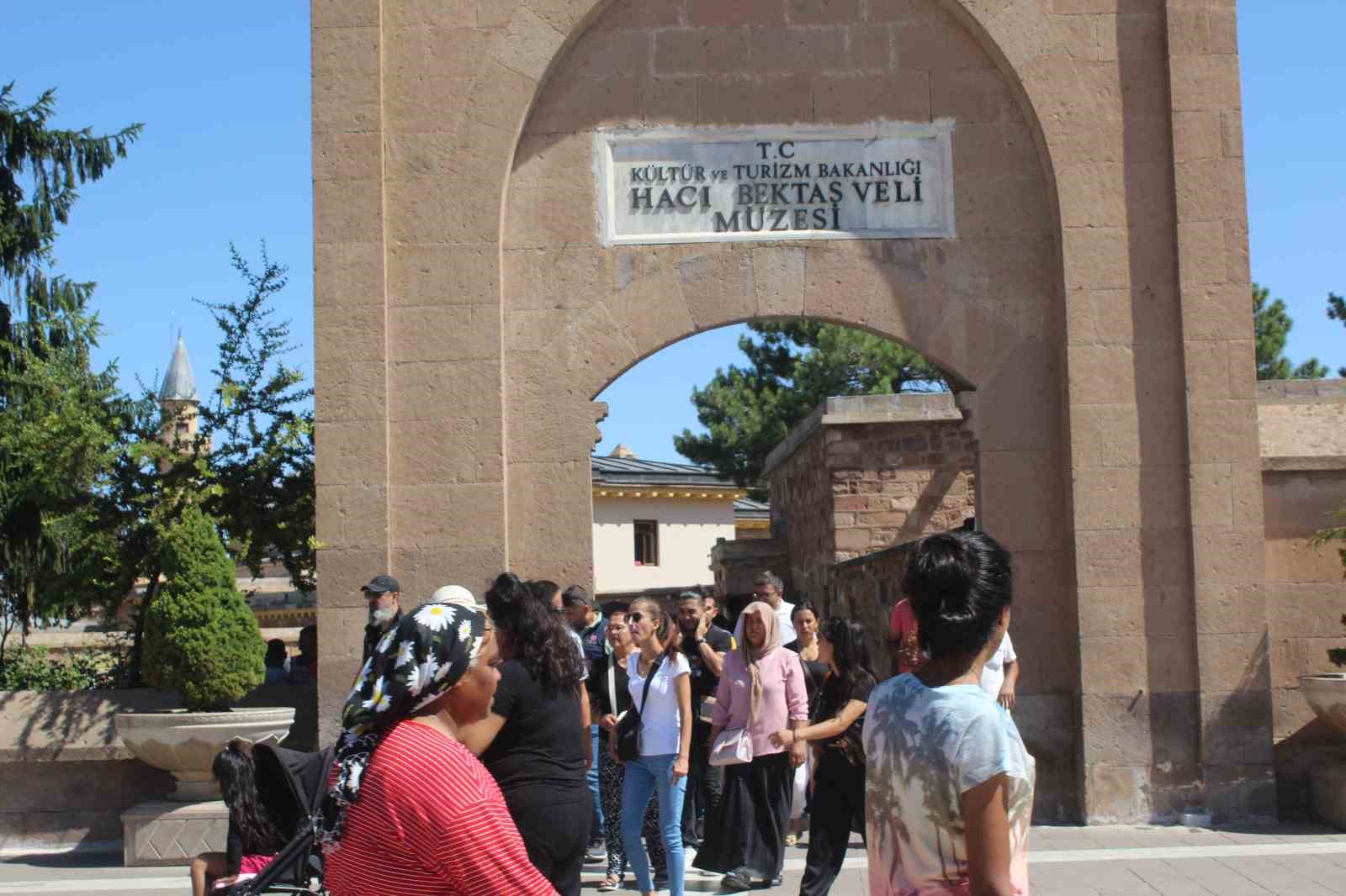 Hacıbektaş Veli Türbesi’ne ziyaretçi akını 