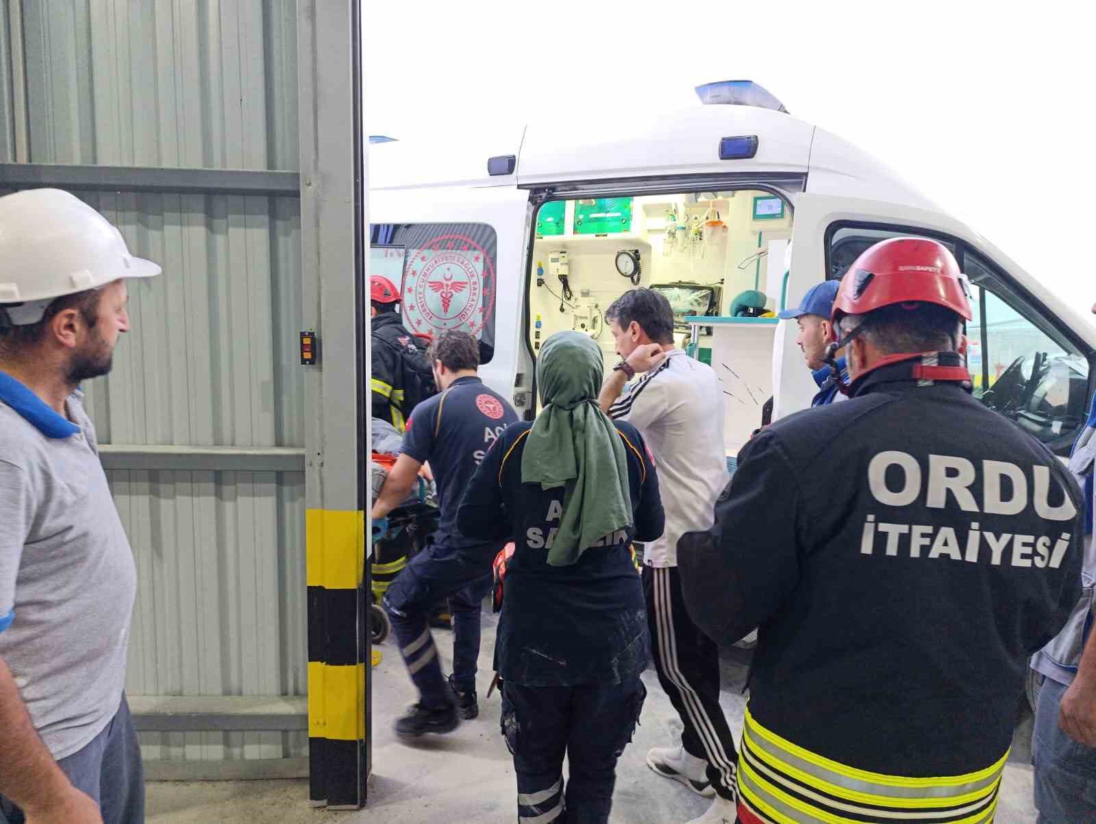 Fabrikada palet makinesine sıkışan işçi ağır yaralandı 
