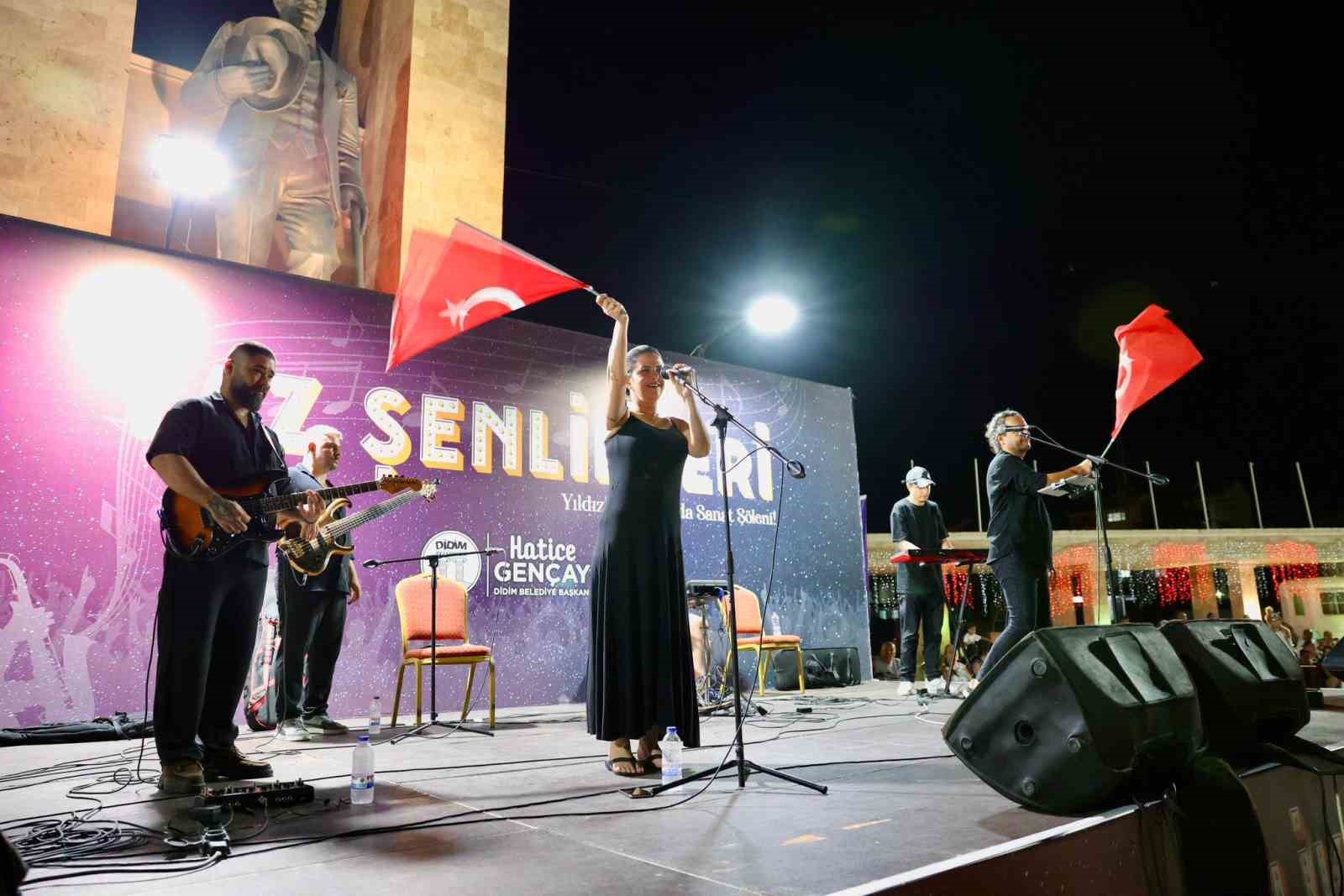 Didim’de yaz şenlikleri akşamlara renk katıyor 