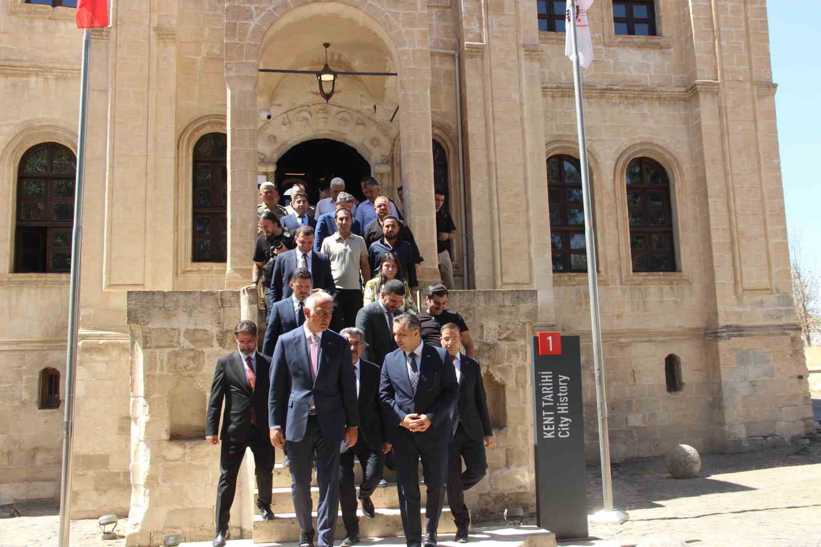 Bakan Ersoy Cizre’de incelemelerde bulundu 