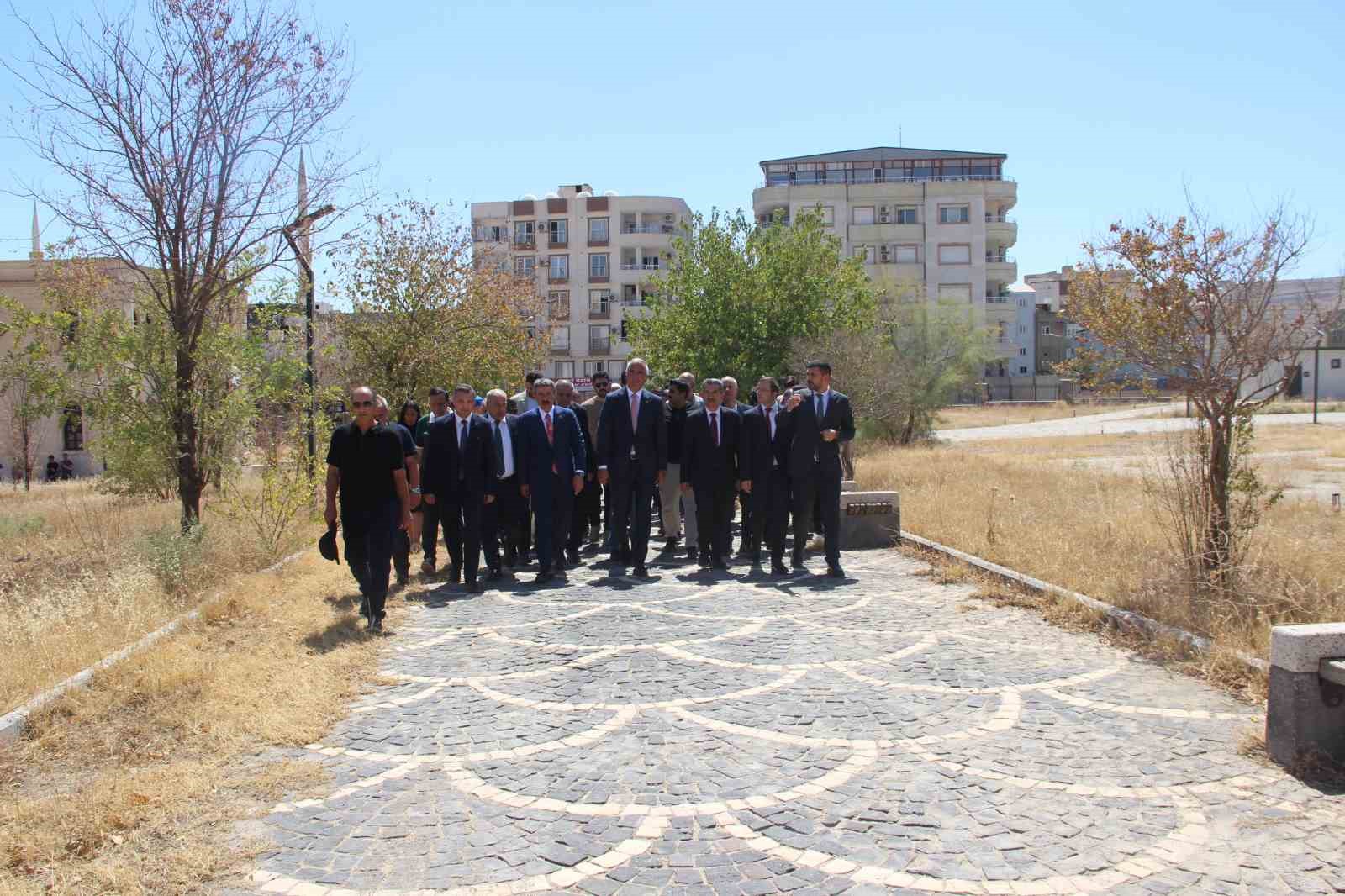 Bakan Ersoy Cizre’de incelemelerde bulundu 