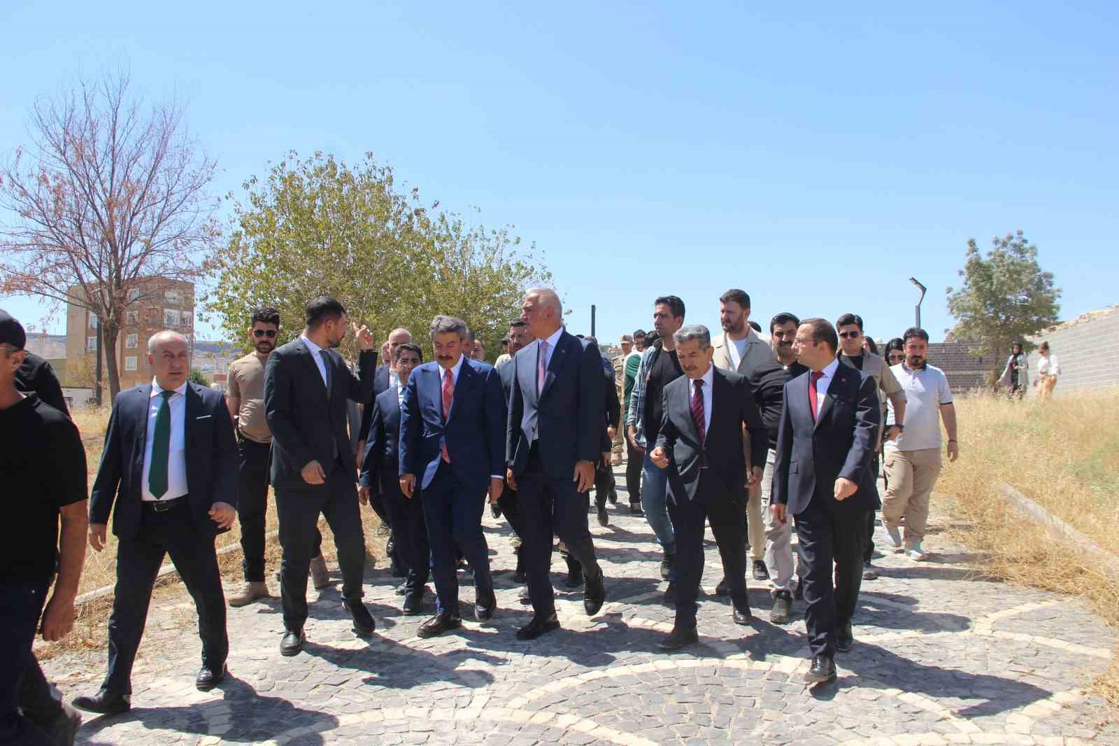 Bakan Ersoy Cizre’de incelemelerde bulundu 