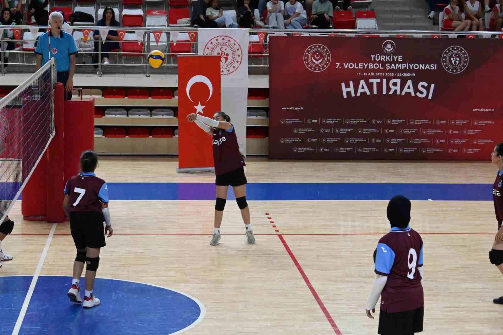Bakan Yardımcısı Yenigün, Eskişehir’de voleybol şampiyonası açılışına katıldı 