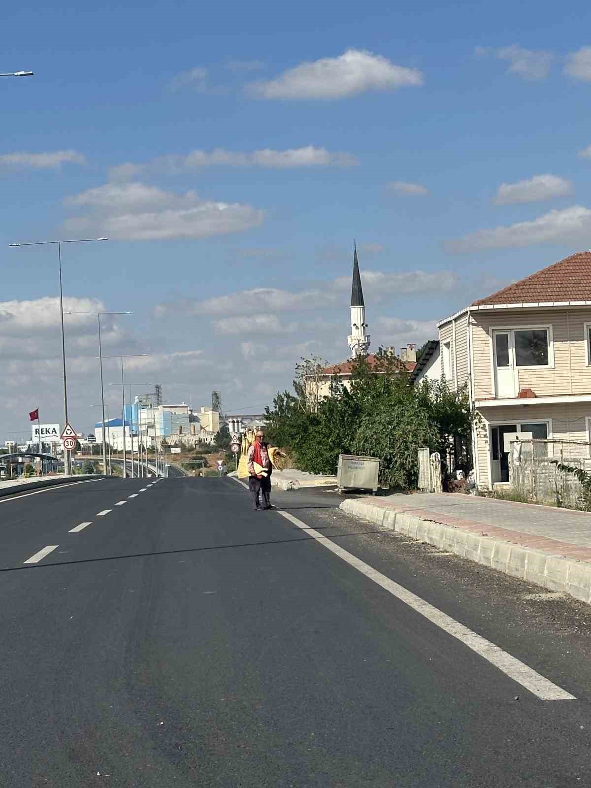 56 yıldır yollarda süpürge satarak geçimini sağlıyor 