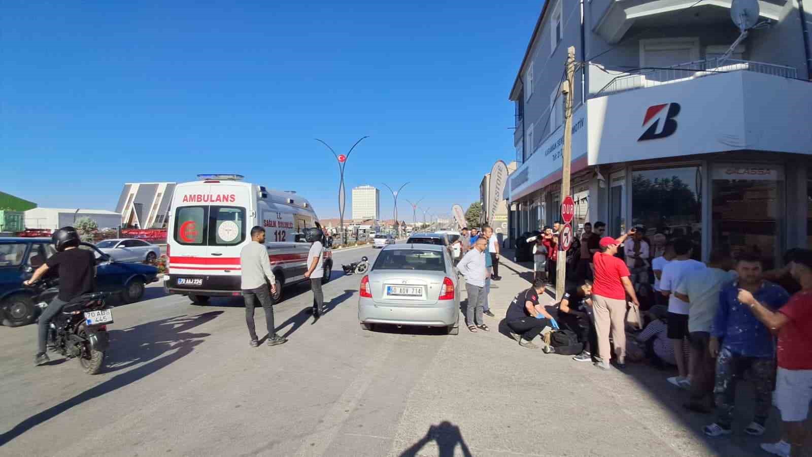 Karaman’da motosiklet kadına çarptı, hem sürücü hem yaya yaralandı 