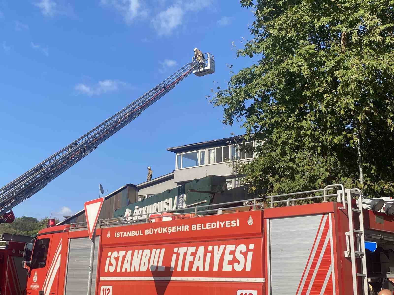 Beykoz’da çatı katında çıkan yangın korkuttu 