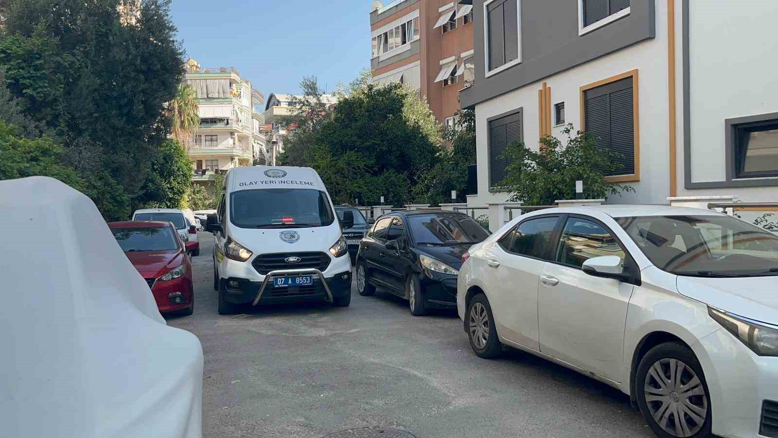 Emlakçıyı arayıp kiraladığı evde cinayet işlediğini söyleyip ortadan kayboldu 