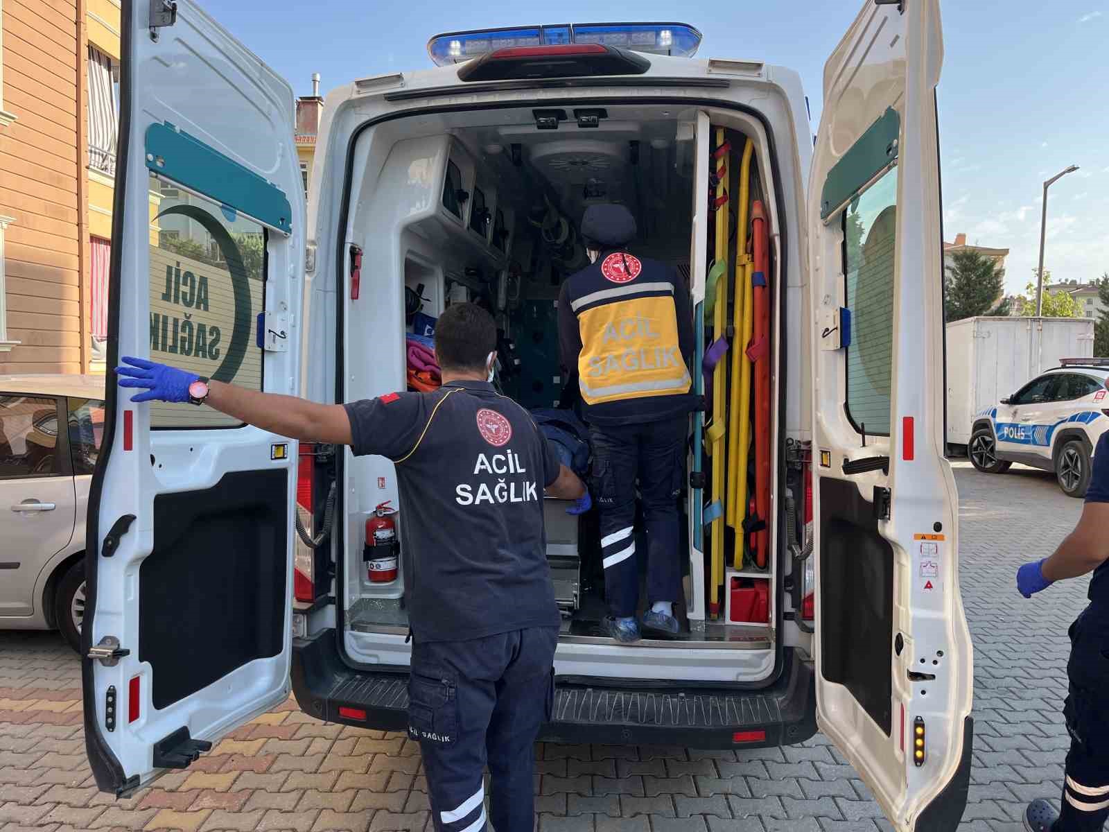 Kötü koku ihbarına giden ekipler yaşlı adamı ölü buldu 
