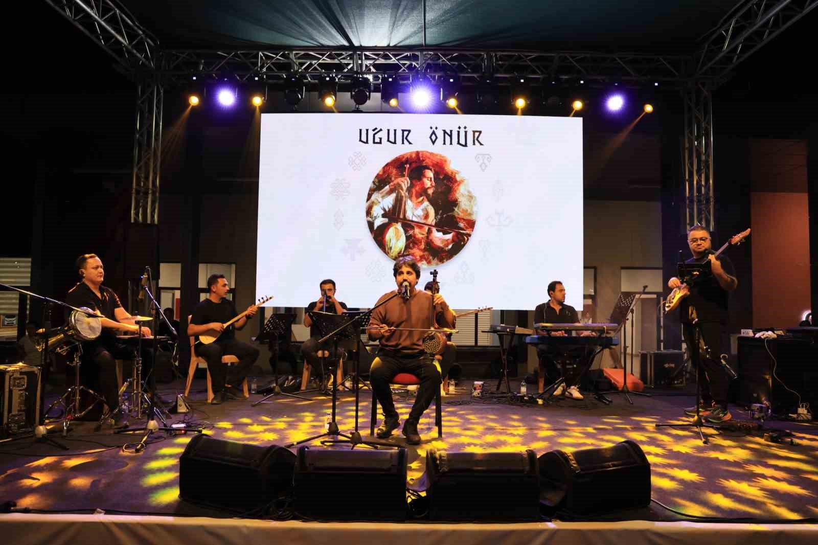 Çameli’nde festival coşkusu Uğur Önür ile yaşandı 