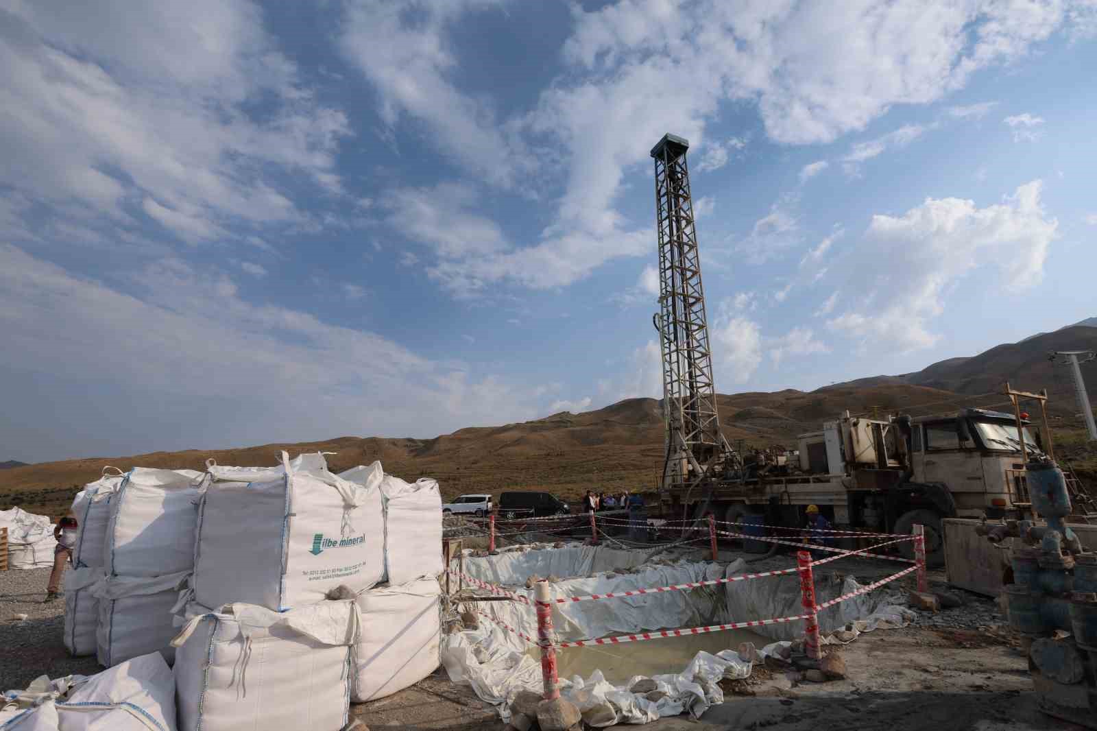 Erciyes’te sıcak su sondaj çalışmaları aralıksız sürüyor 