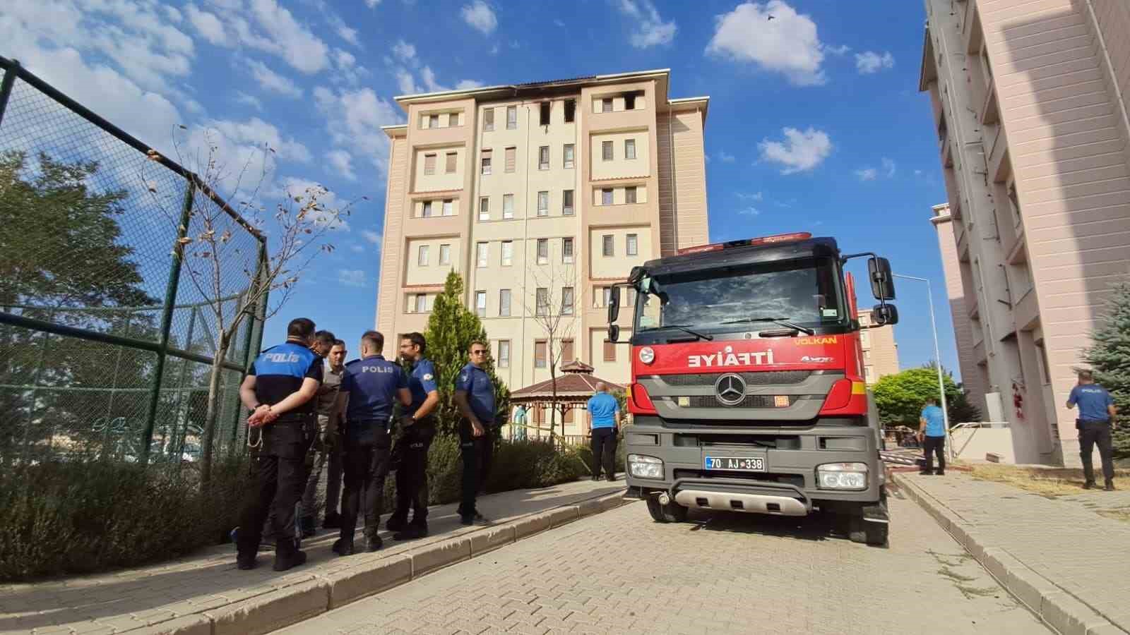 Karaman’da apartmanın son katında korkutan yangın 