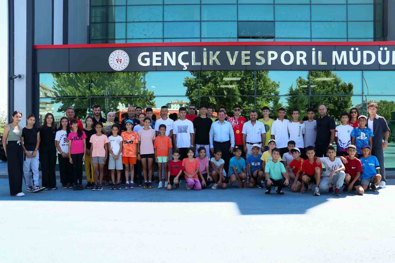 Avrupa Şampiyonu’na coşkulu karşılama 