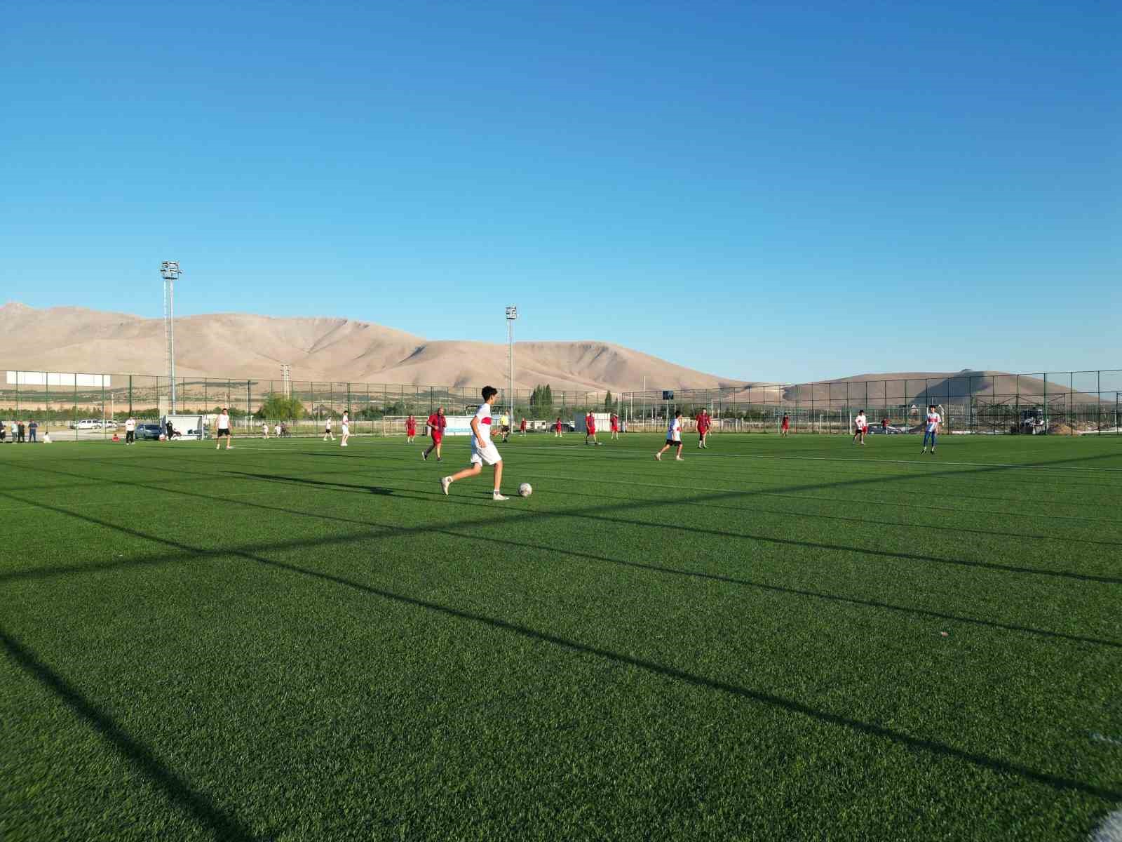 Geçmiş ile bugünü buluşturan futbol maçı 