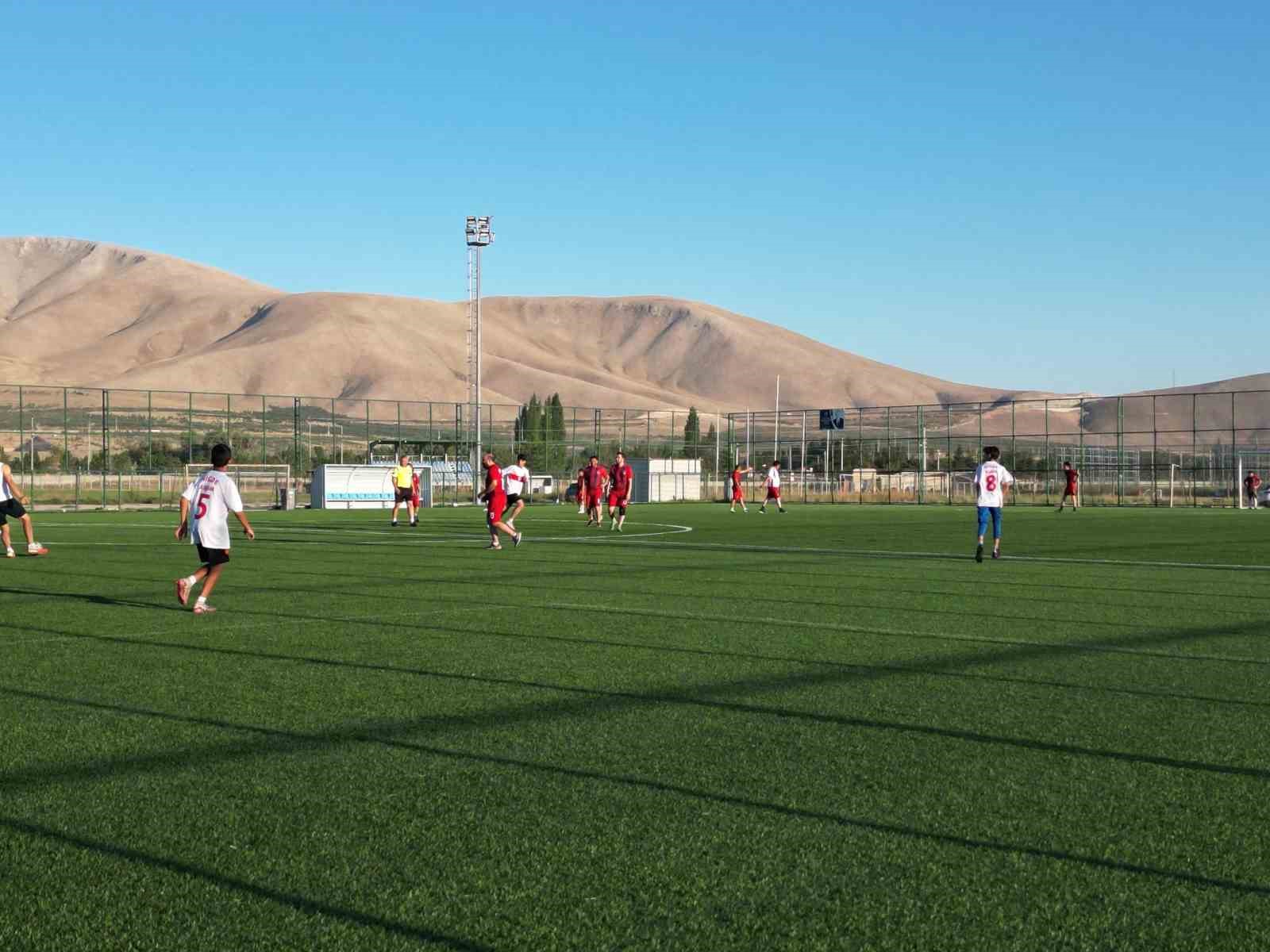 Geçmiş ile bugünü buluşturan futbol maçı 