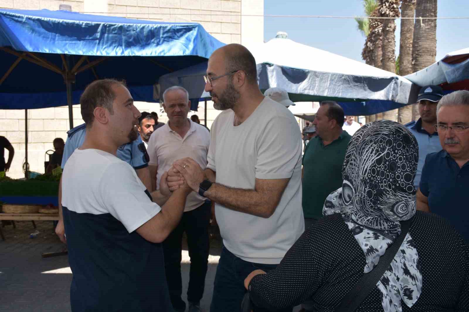 Başkan Zencirci meclis üyeleriyle birlikte Germencik pazarında vatandaşlarla buluştu 