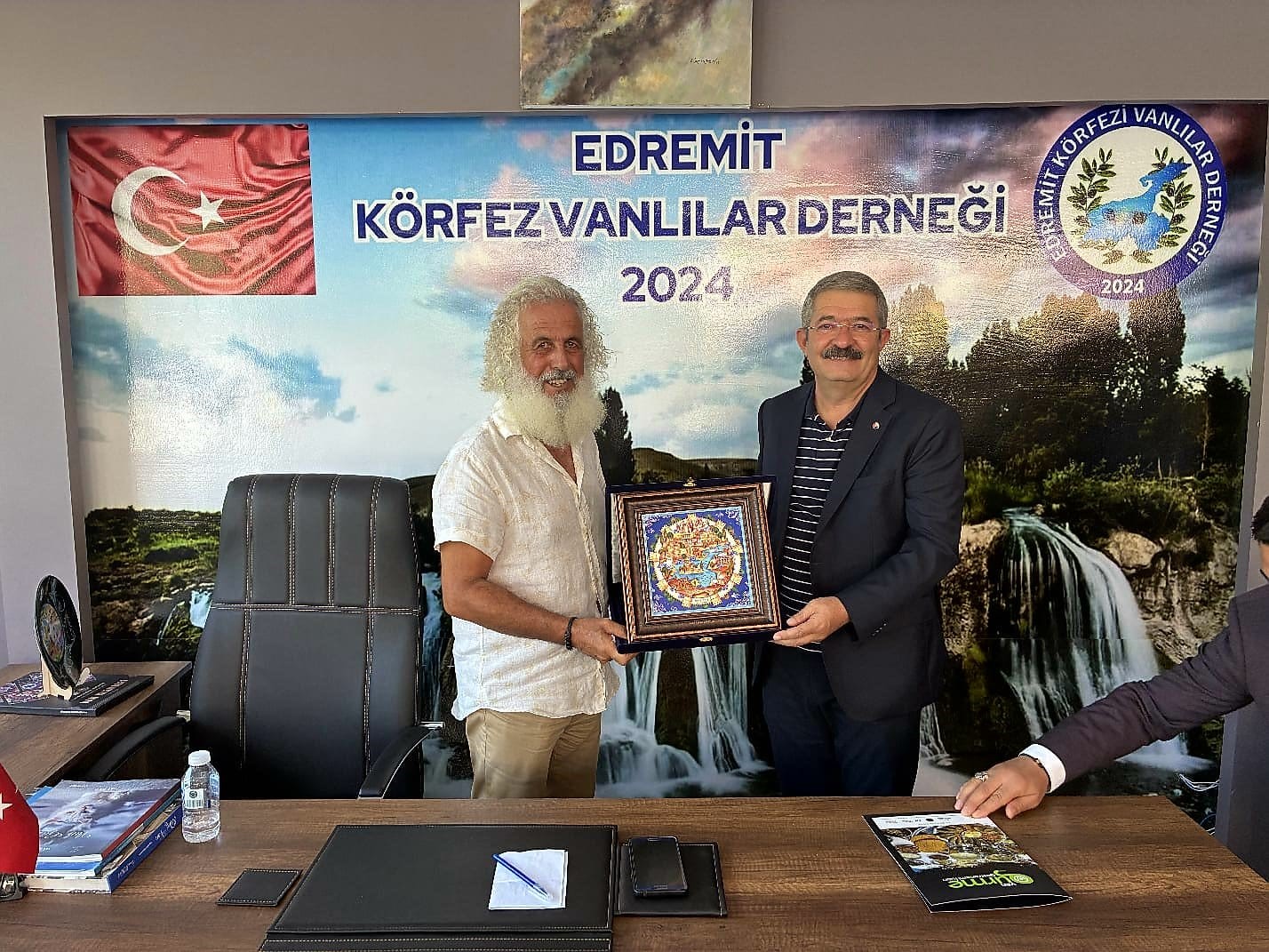 Van TSO heyetinden Edremit Körfezi Vanlılar Derneği’ne anlamlı ziyaret 