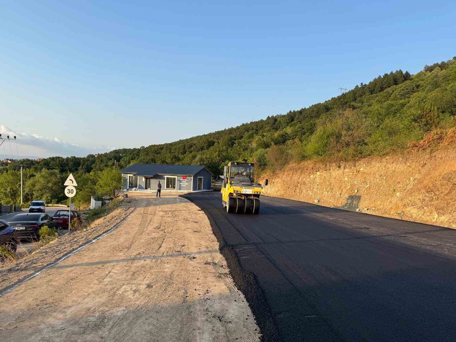 Başiskele’de yollar asfaltla yenileniyor 