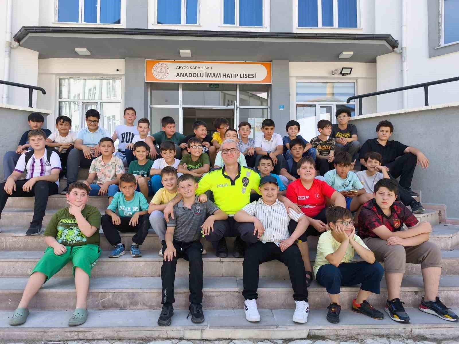 İl Emniyet Müdürlüğü tarafından trafik kuralları eğitimi verildi 