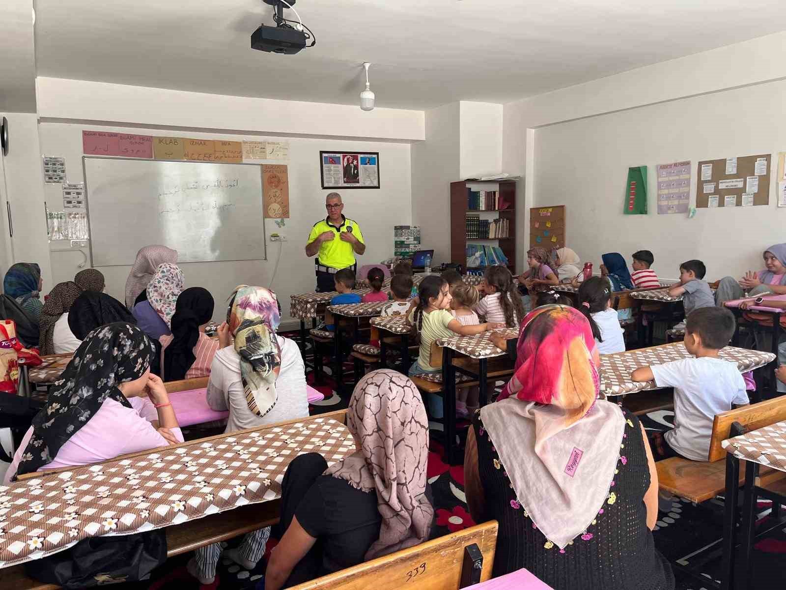 İl Emniyet Müdürlüğü tarafından trafik kuralları eğitimi verildi 