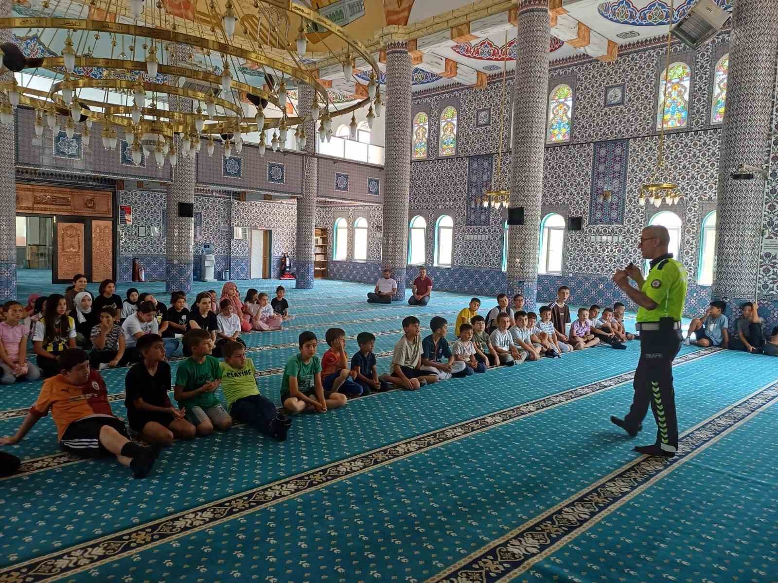 İl Emniyet Müdürlüğü tarafından trafik kuralları eğitimi verildi 