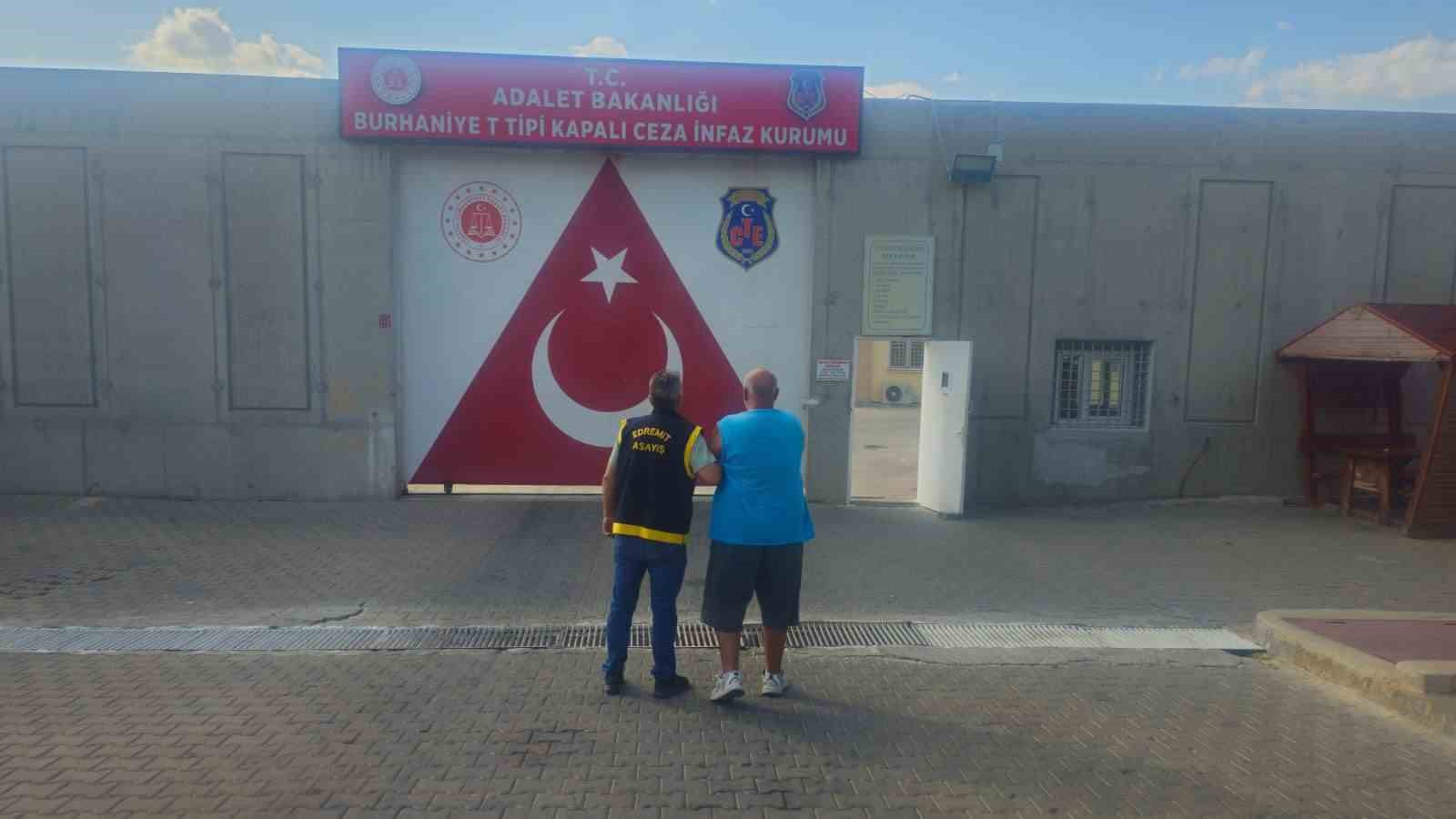 Balıkesir’de hapis cezalı 18 kaçak şahıs tutuklandı