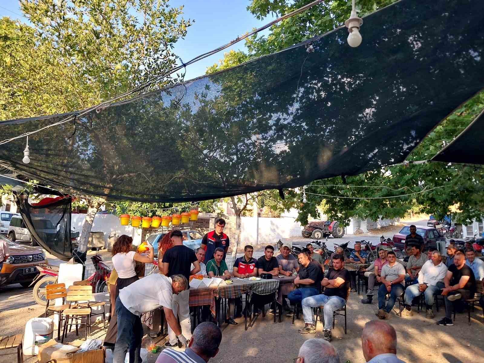 Çanakkale’de Akdeniz meyve sineği ile biyoteknik mücadele eğitimleri sürüyor 