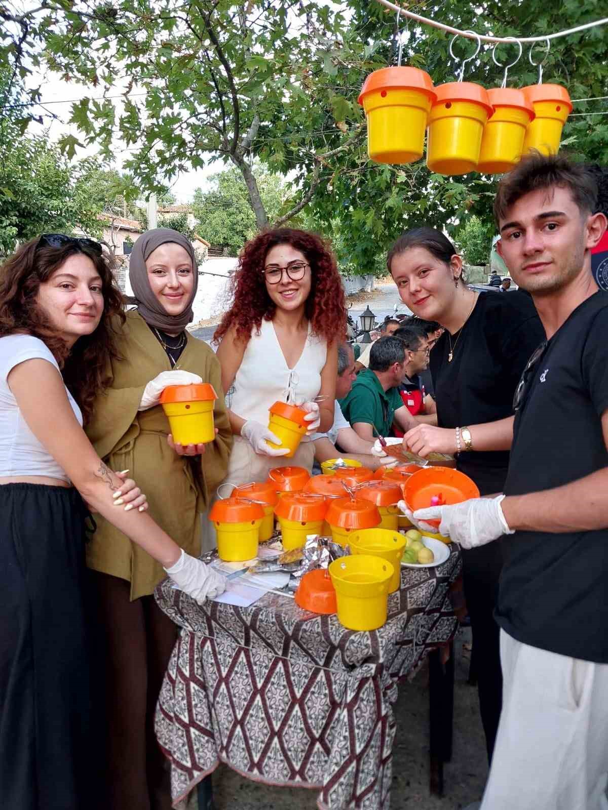 Çanakkale’de Akdeniz meyve sineği ile biyoteknik mücadele eğitimleri sürüyor 