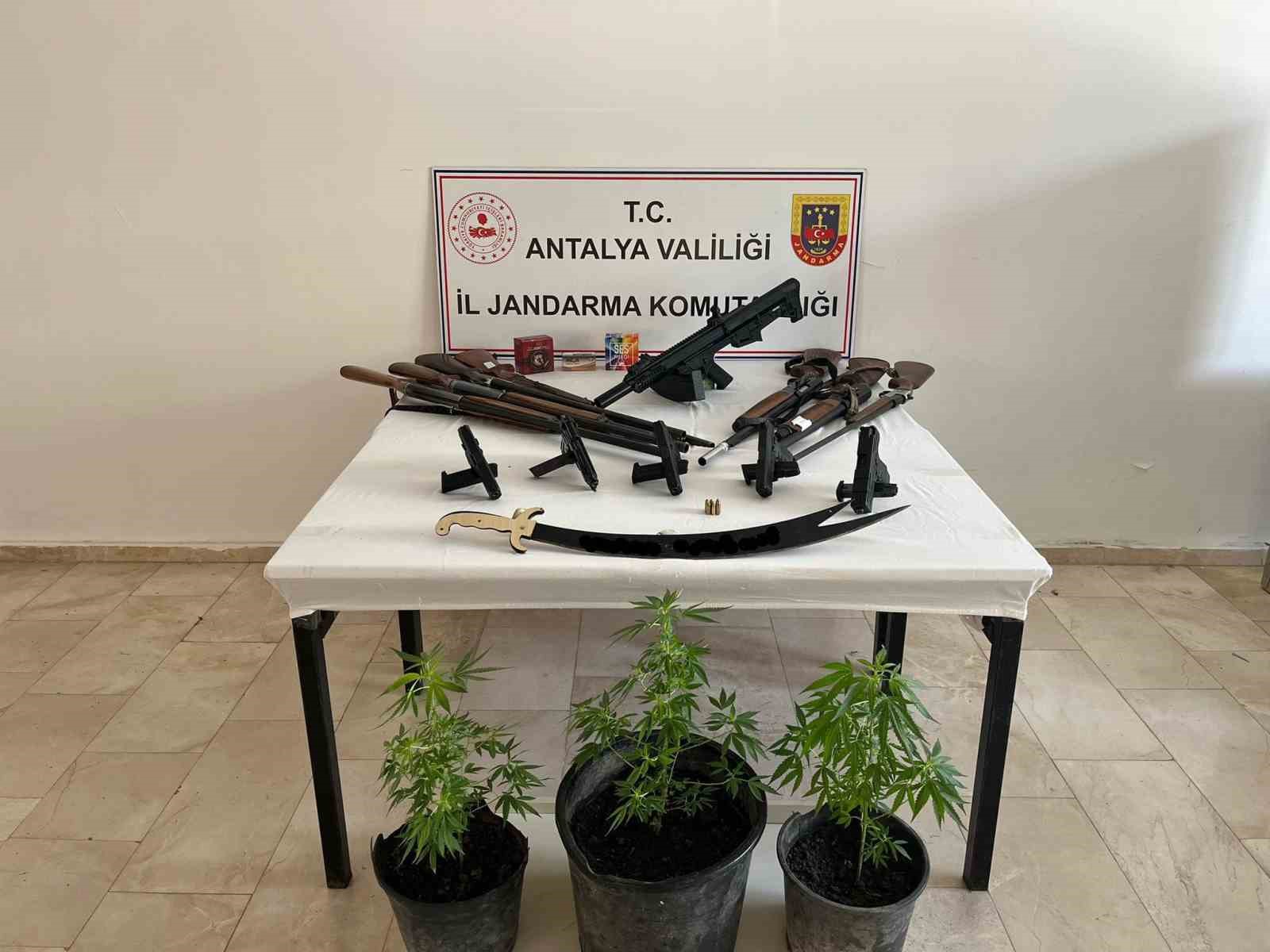 Antalya’da silah kaçakçılarına operasyon: 5 gözaltı