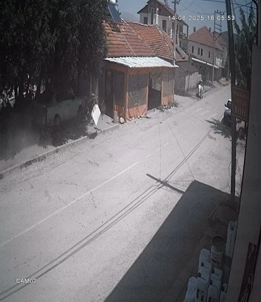 Isparta’da otomobil kıraathaneye daldı: 1 ölü, 1 yaralı 
