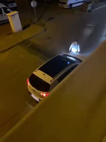 Kavga ettiği kişiye kaldırım taşıyla saldırdı 